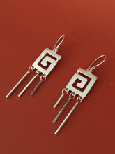 Load image into Gallery viewer, Movement Silver earrings

