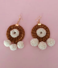 Load image into Gallery viewer, Teotitlan Palm and wool earrings - Clasica
