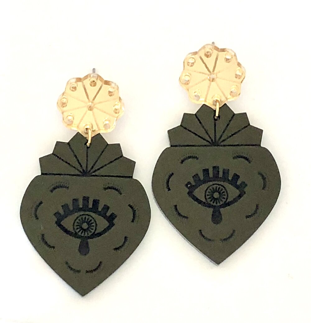 Protection Corazon Black and Gold Flower Acrylic Earrings